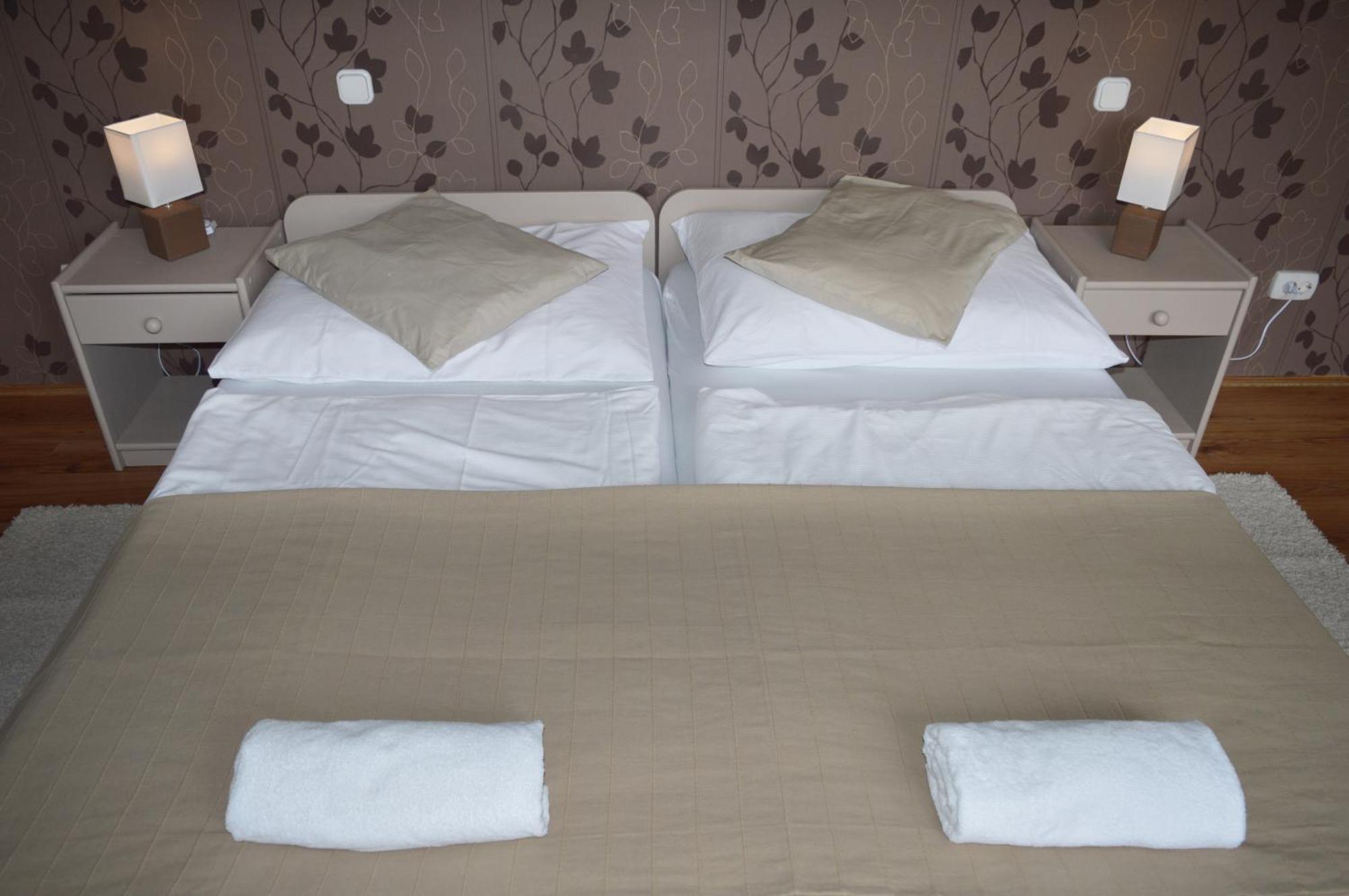 Csolnok Pollushof Panzio Es Etterem Bed & Breakfast 部屋 写真