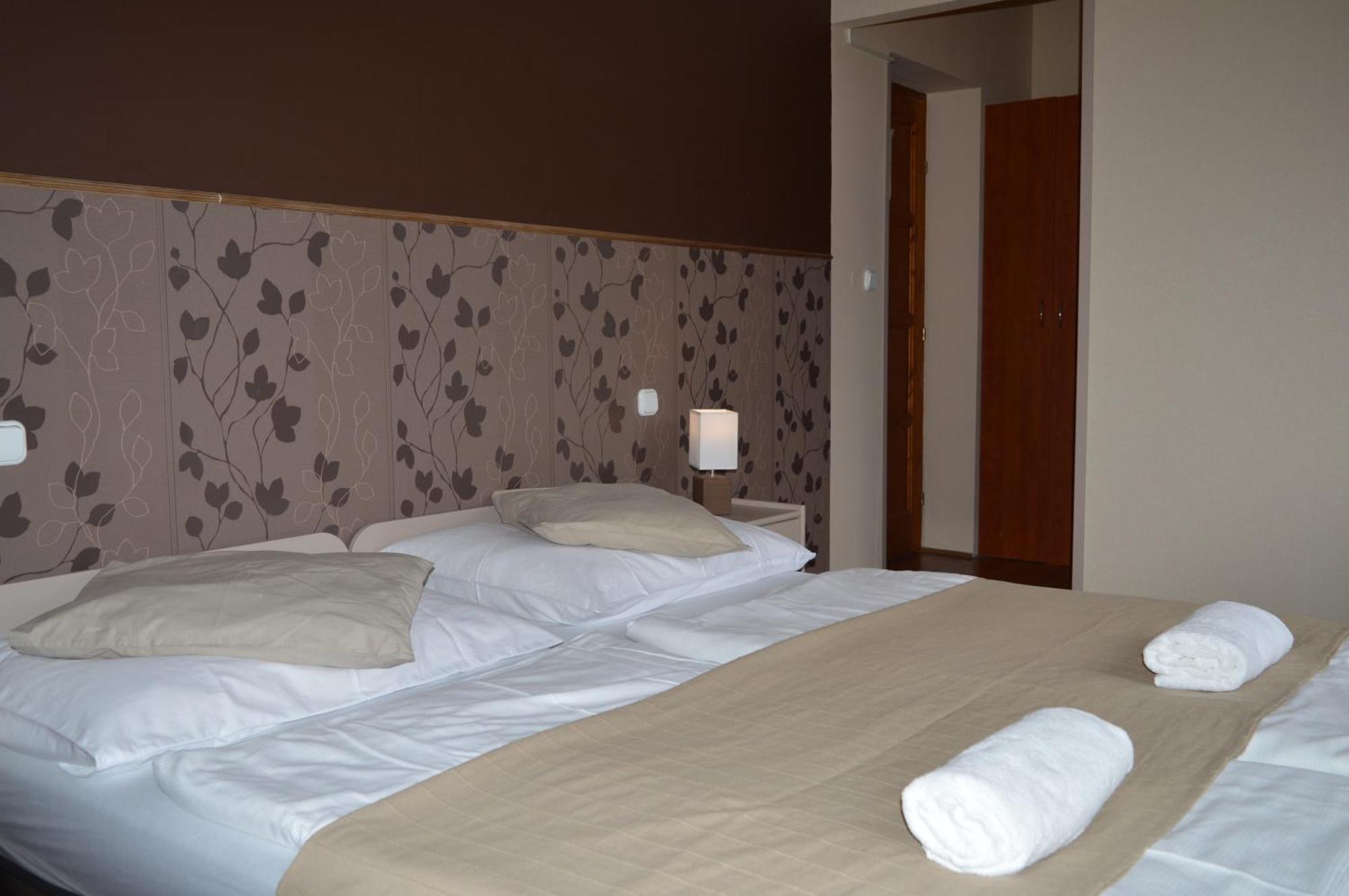 Csolnok Pollushof Panzio Es Etterem Bed & Breakfast 部屋 写真